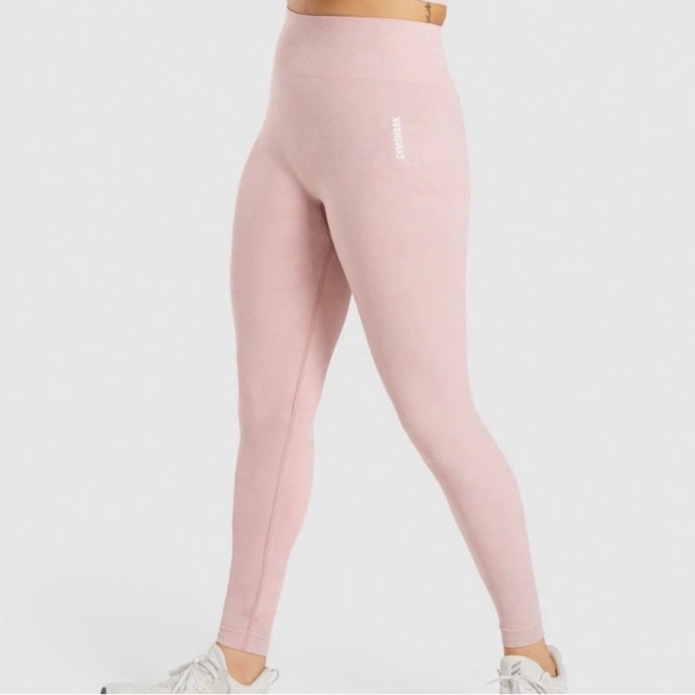 NWOT Gymshark Adapt Camo Seamless Leggings in Light Pink